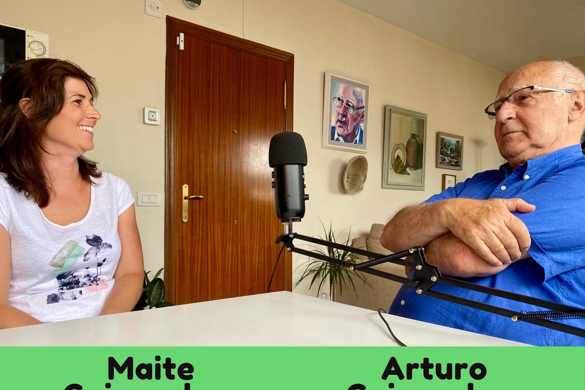Maite y Arturo Goicoechea grabando el podcast Desfragilizando